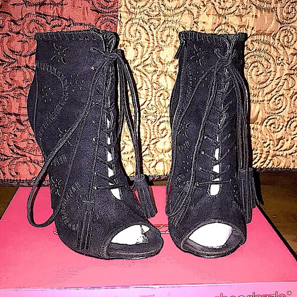 Shoe Dazzle Shoes - (EUC) Shoe Dazzle Cheyenne Black Suede Stiletto Ankle High Boots